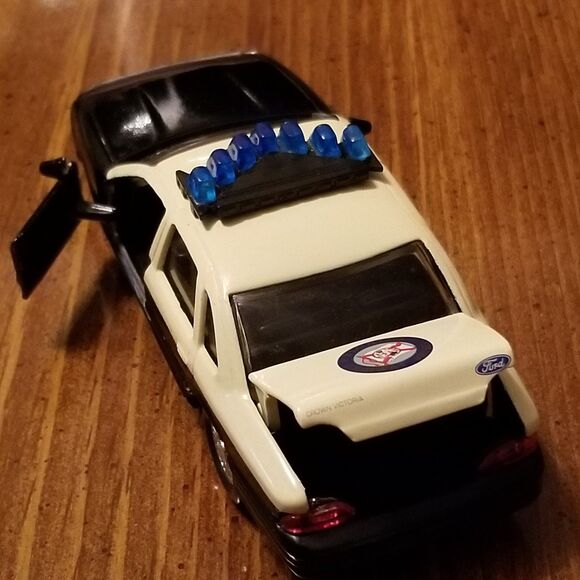 Florida Highway Patrol Road Champs die cast police car 1:43 scale - Picture 5 of 10